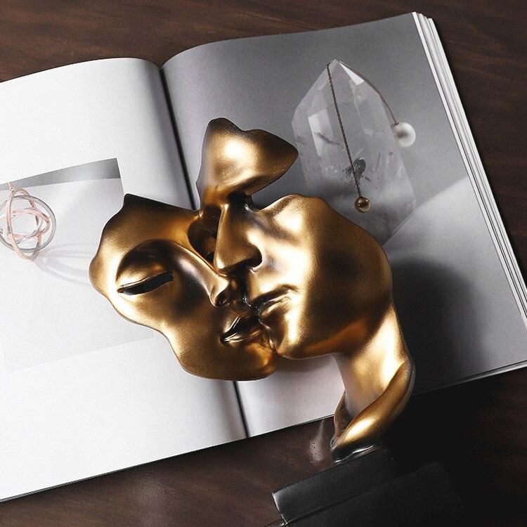 Escultura "O Beijo de Ouro" -  Vitrella